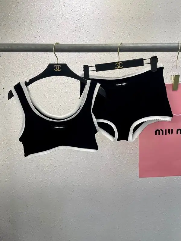 MiuMiu S-XL 24