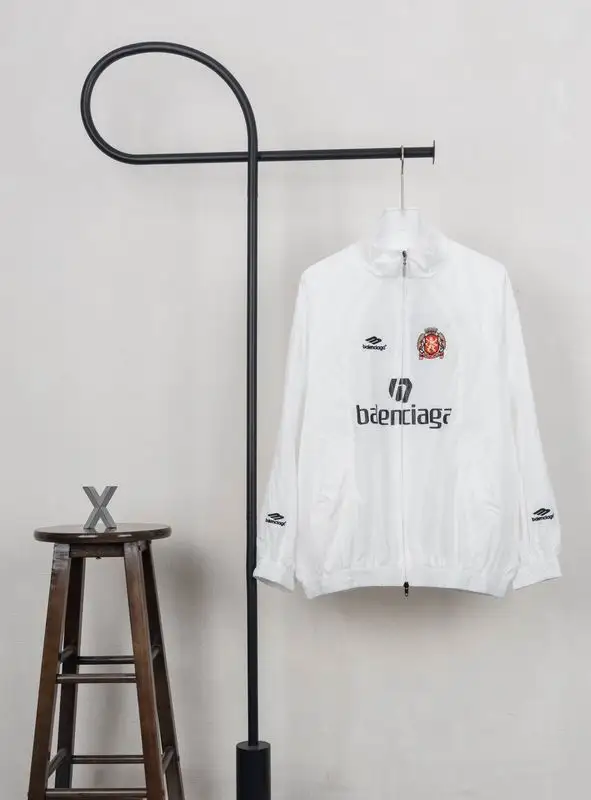 Balenciaga XS-L xetr03