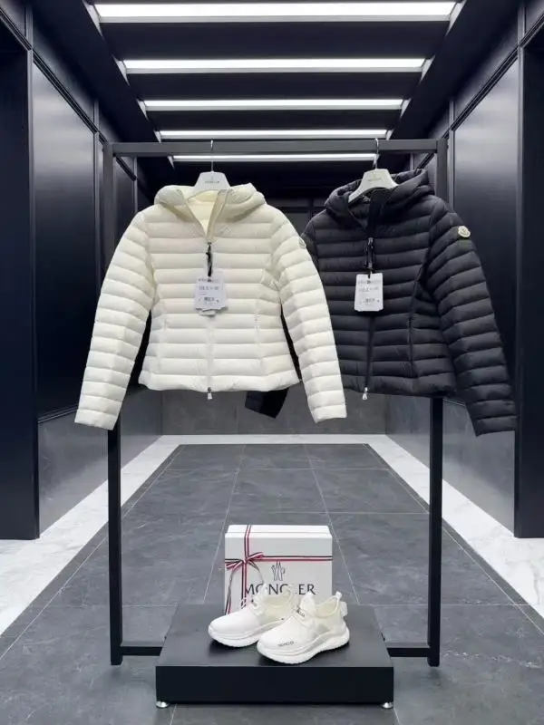 Moncler sz1-4 8qx46